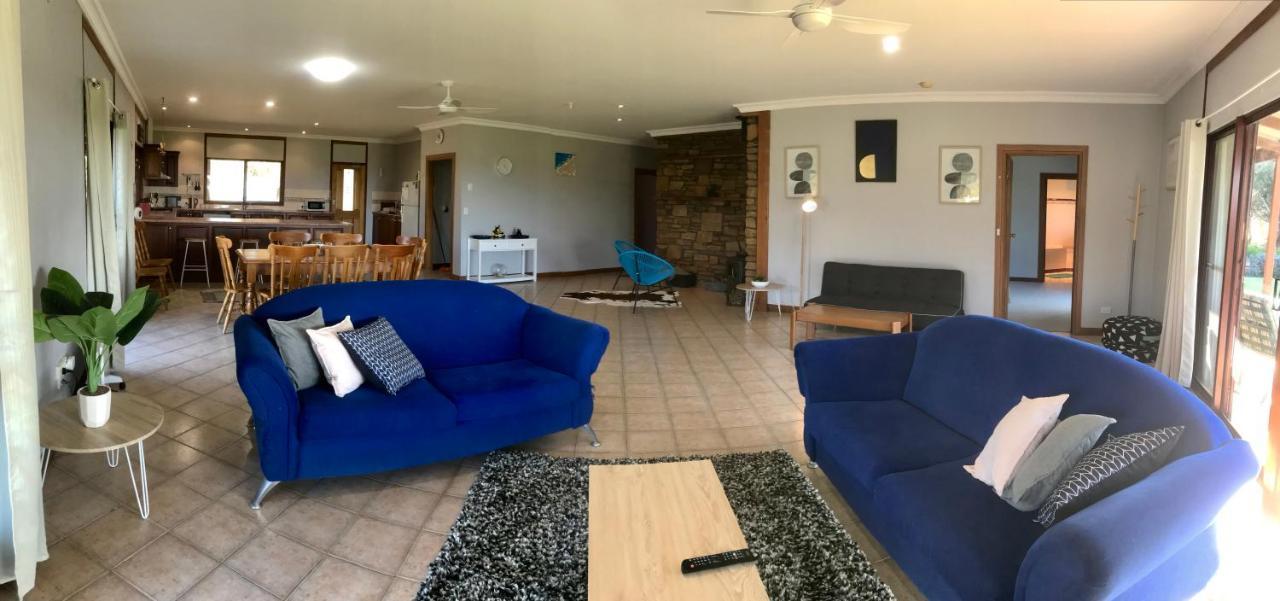 Bee'S Place - 3 Bedroom Home On 10 Acres Of Land With Distant Ocean Views Emu Bay Exterior photo