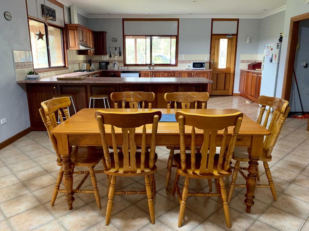 Bee'S Place - 3 Bedroom Home On 10 Acres Of Land With Distant Ocean Views Emu Bay Exterior photo